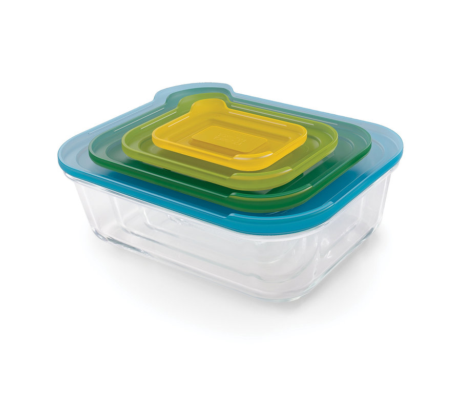 Joseph Joseph Glas-Aufbewahrungsbehälter-Set mit blauem, grünem und gelbem Deckel.