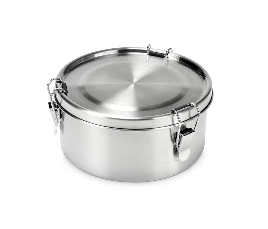 Eine Edelstahl-Lunchbox auf weißem Hintergrund.