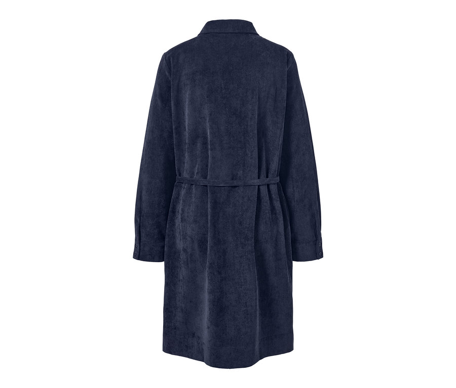 Rückansicht eines blauen Cordkleids mit Gürtel.