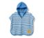 Ein blau und weiß gestreifter Kinder-Frottierponcho mit Kapuze und einem gelben Fischaufnäher.