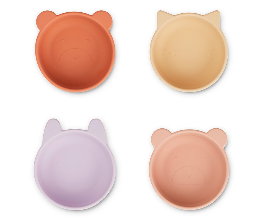 Vier bunte Schüsseln mit Tiermotiven.