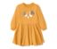 Gelbes Baby-Webkleid mit Gänse-Print.