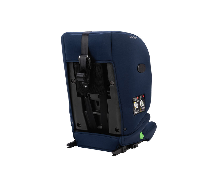 Detailansicht der Rückseite des blauen Osann Kindersitzes »Flux Isofix i-Size«.