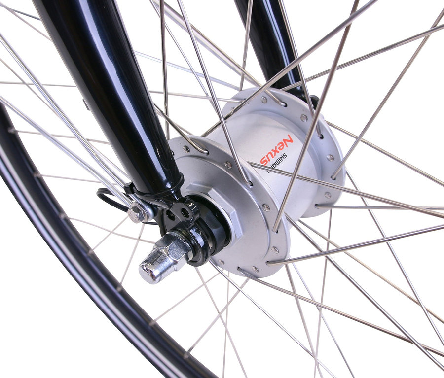 Detailaufnahme des Vorderrads eines grauen HAWK Bikes Fahrrads »City Wave Deluxe Plus« mit 28-Zoll-Felge.