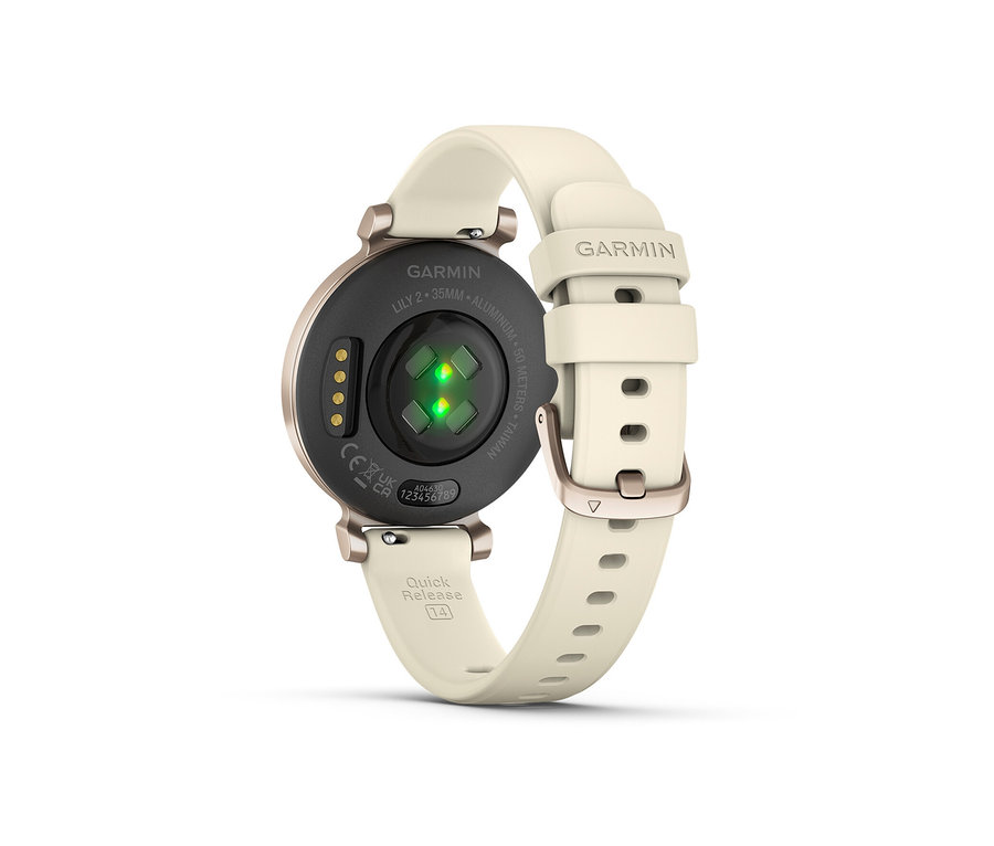 Detail der GARMIN »Lily® 2« in Cremegold, die die Gehäuserückseite und das cremefarbene Armband zeigt.