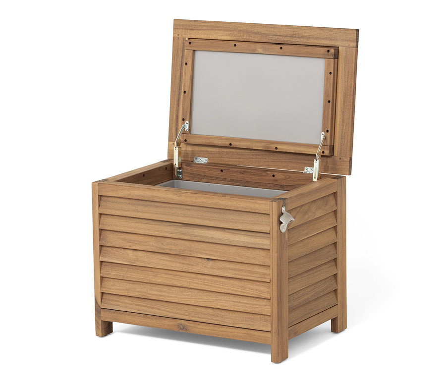 Geöffnete dekorative Coolbox mit Flaschenöffner.
