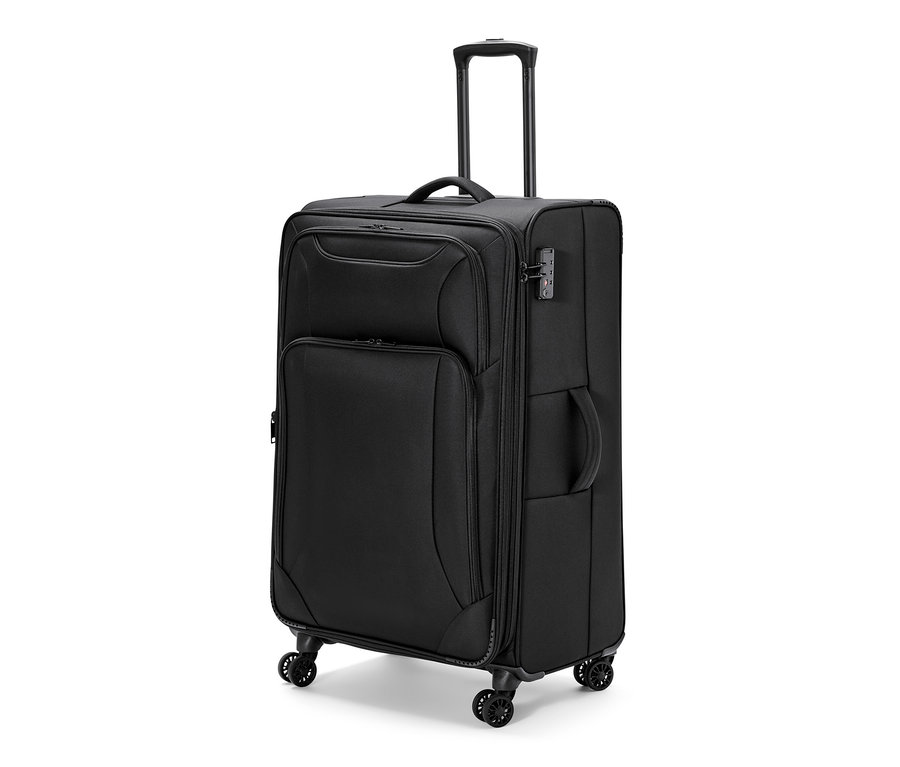 Ein großer, schwarzer Textilkoffer steht auf Rollen und hat einen ausziehbaren Griff.