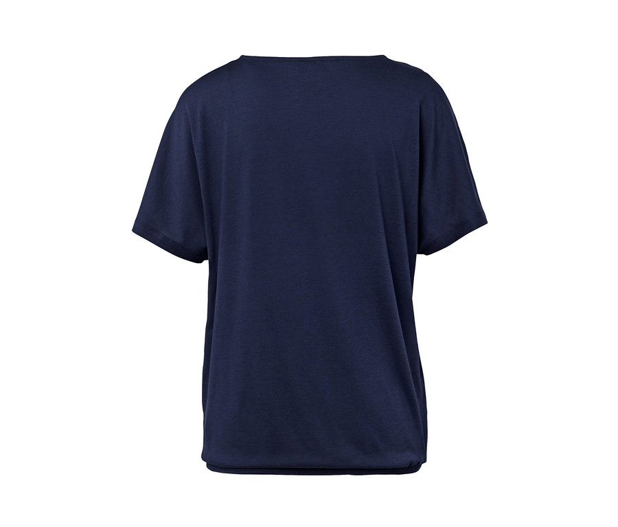 Dunkelblaues Blusenshirt.