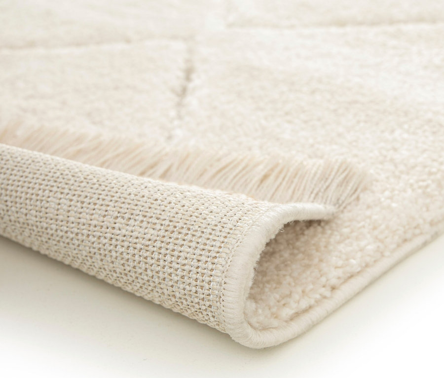 Detailansicht eines beigen Indoorteppichs »NATIVO Boho Lines«.