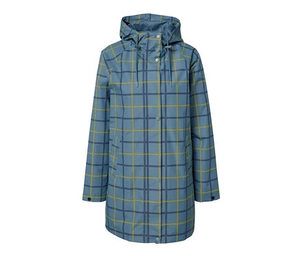 Blaue Regenjacke mit Karomuster.
