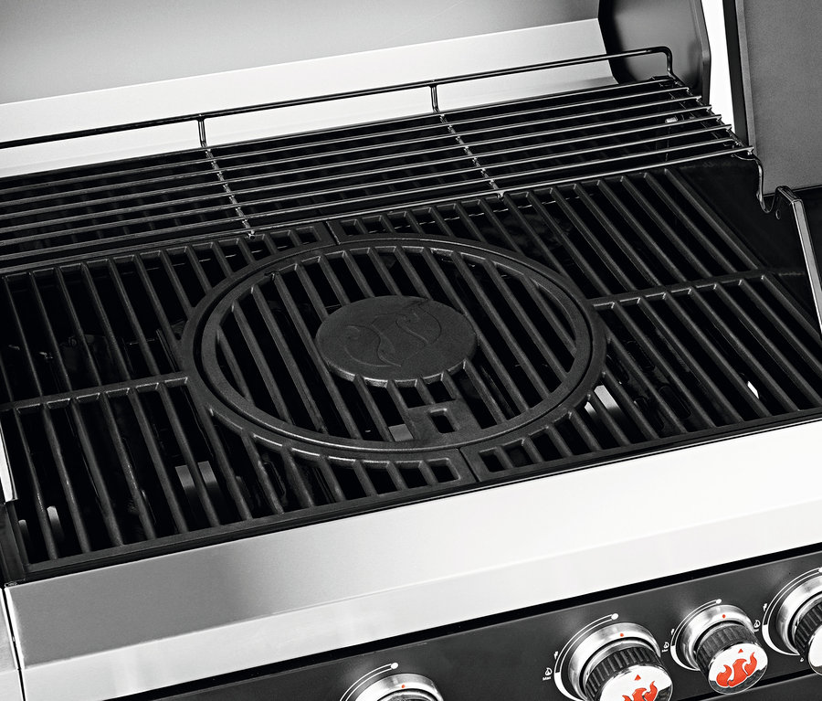 Detailansicht des Landmann Gasgrills Fryton 4.1 cook mit gusseisernem Grillrost.
