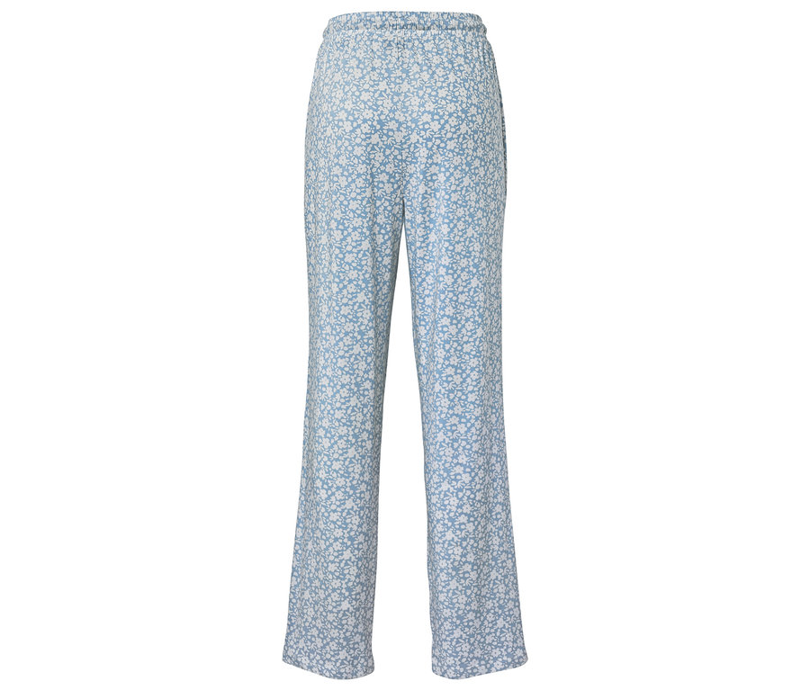 Hellblaue Hose mit Blumenmuster auf weißem Hintergrund.