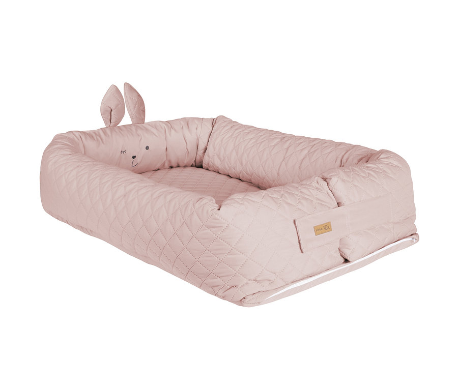 Rosa Roba Babylounge Babynestchen mit Hasenohren.