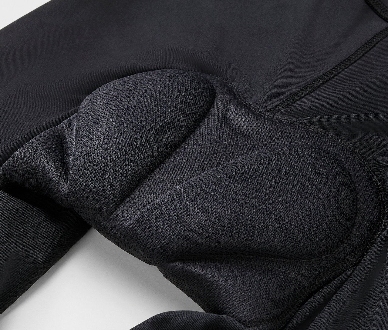 Detailaufnahme einer schwarzen Fahrradhose mit Polster.