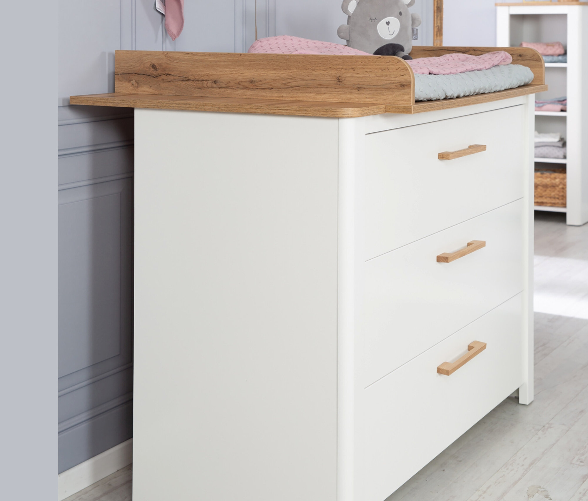 Weisse Kommode mit Holzplatte roba Wickelkommode »Ava« mit drei Schubladen.
