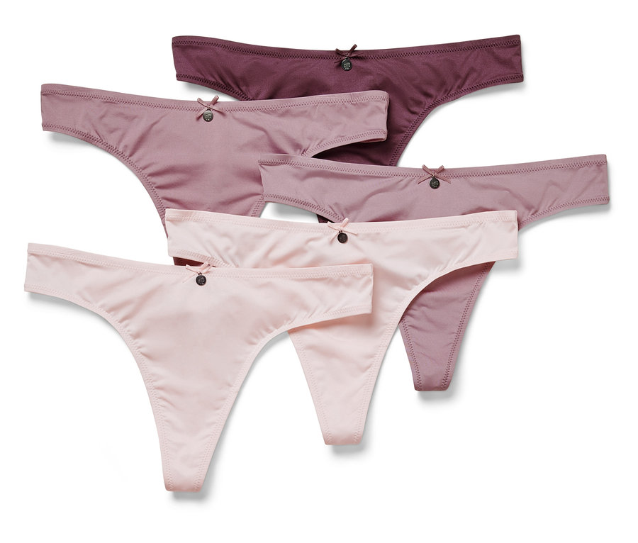 Fünf Damen-Tangas in verschiedenen Rosa- und Lilatönen liegen auf einem weißen Hintergrund.