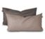 Zwei SCHIESSER Renforcé-Kissenhüllensets »Doubleface«, 2 Stück, 40 x 80 cm, in Taupe/Dunkelgrau liegen auf einem weißen Untergrund.