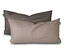 Zwei SCHIESSER Renforcé-Kissenhüllensets »Doubleface«, 2 Stück, 40 x 80 cm, in Taupe/Dunkelgrau liegen auf einem weißen Untergrund.