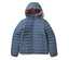 Eine blaue Steppjacke mit Kapuze und rosa Futter.