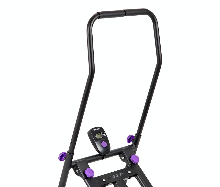 Nahaufnahme eines schwarzen Bauchtrainers mit lila Akzenten und digitalem Display.