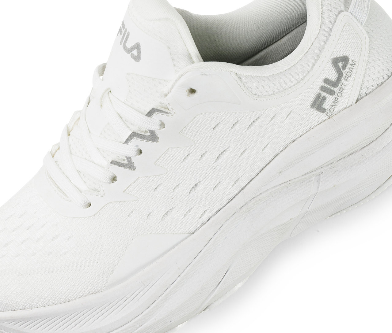 Nahaufnahme eines einzelnen, weißen FILA Retron Damen-Sneakers.