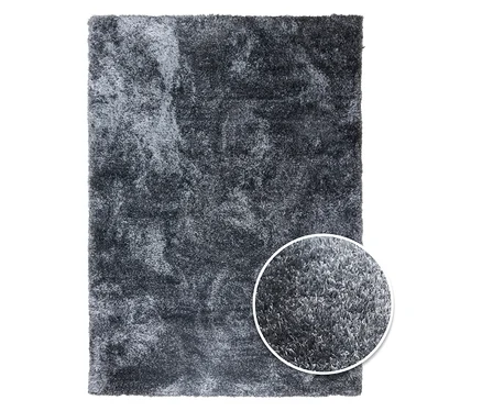 Grauer Teppich »Silky« mit Detailansicht der Textur.