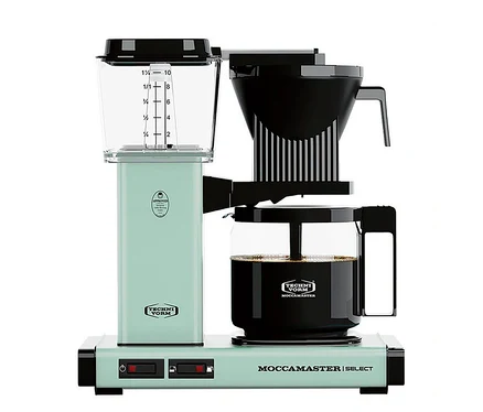 Detailaufnahme einer pastellgrünen Moccamaster KBG Select Filterkaffeemaschine.
