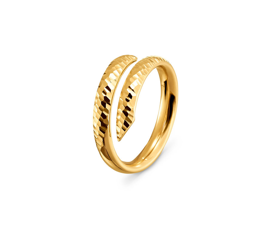 Nahaufnahme eines Rings aus 585 Gold mit diamantierter Oberfläche.