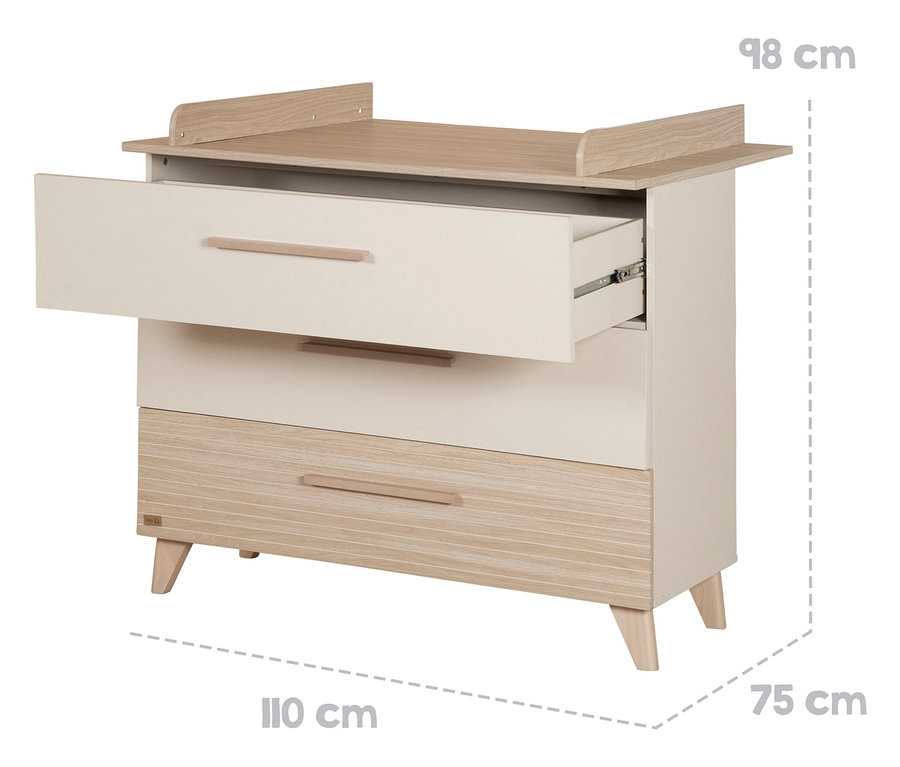 Eine beige und holzfarbene Kommode mit Schubladen, wobei die oberste Schublade geöffnet ist. Roba Set »Sidney« 2-teilig, Kaschmir.