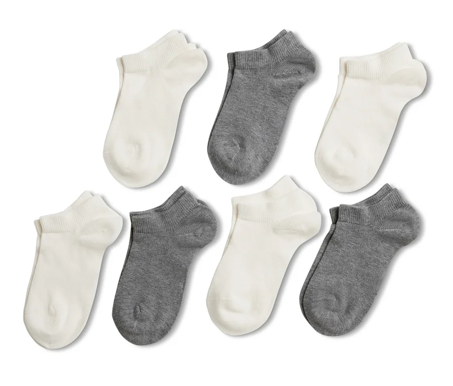 Sieben Paar Kinder-Sneakersocken in Weiß und Grau.