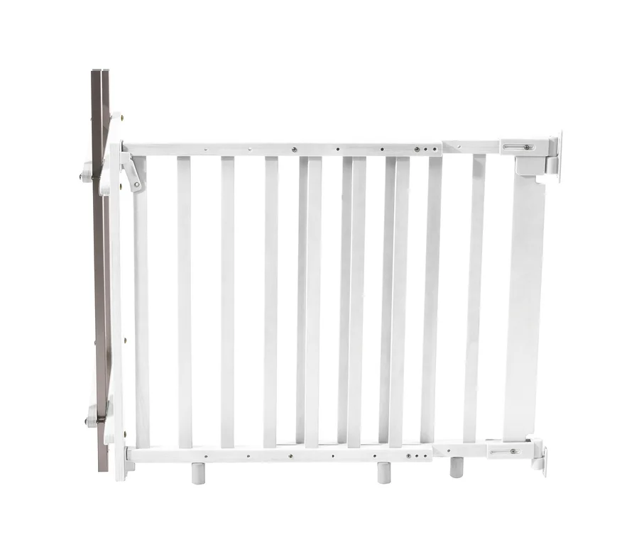 Weißes roba Treppen-Türschutzgitter mit Holzstäben.