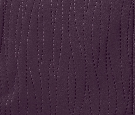 Detailaufnahme einer violetten Hybrid-Softshelljacke.