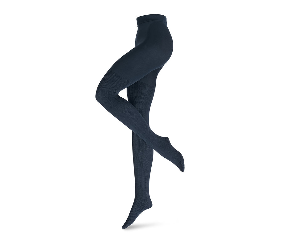 Beine in dunkelblauer Thermostrumpfhose mit Struktur.