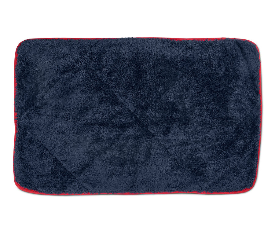 Eine dunkelblaue Hunde-Kuscheldecke mit rotem Rand.