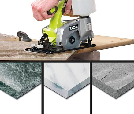 RYOBI 18 V ONE+ Akku-Fliesenschneider »LTS180M« schneidet eine Fliese.