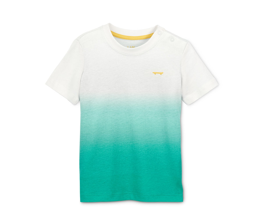 Weißes Kurzarm-T-Shirt mit blaugrünem Farbverlauf und kleinem gelben Skateboard-Aufdruck. Shorty-Pyjama aus Bio-Baumwolle.