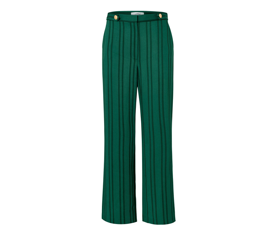 Gestreifte grüne Hose.