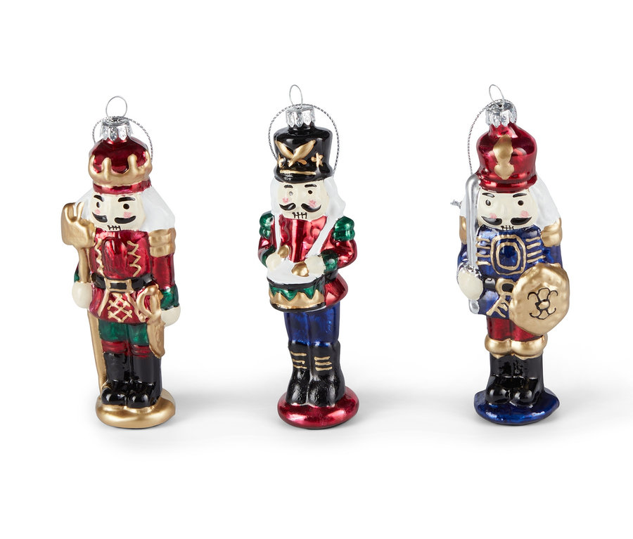 Drei Nussknacker-Figuren als Christbaumschmuck.