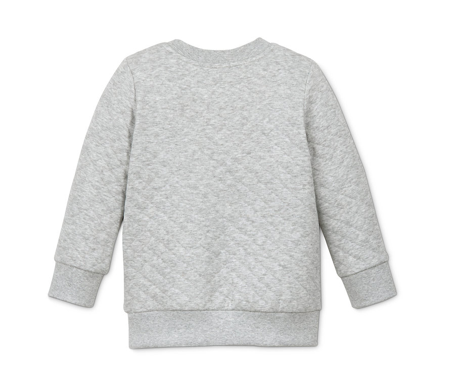 Detailansicht eines grauen Sweatshirts.