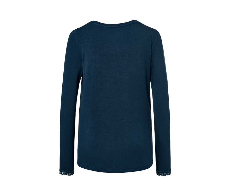 Marineblauer Pyjama mit langen Ärmeln und Spitze an den Enden.