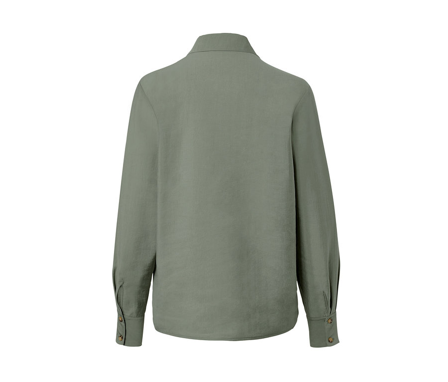 Rückansicht einer olivgrünen Hemdbluse.