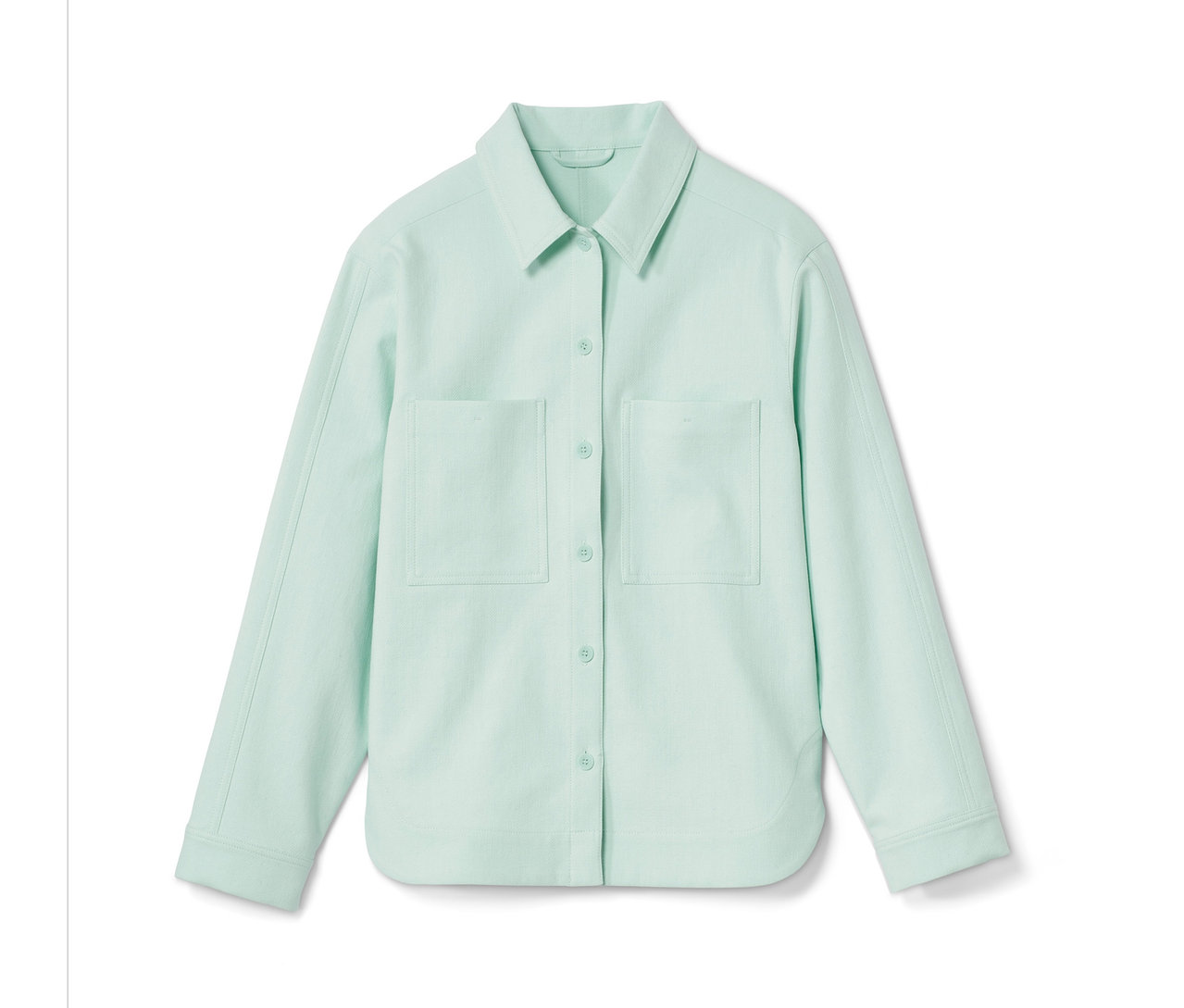 Hellgrüne NAH/STUDIO Blusenjacke aus recycelter Baumwolle mit langen Ärmeln, Knöpfen und zwei Taschen.