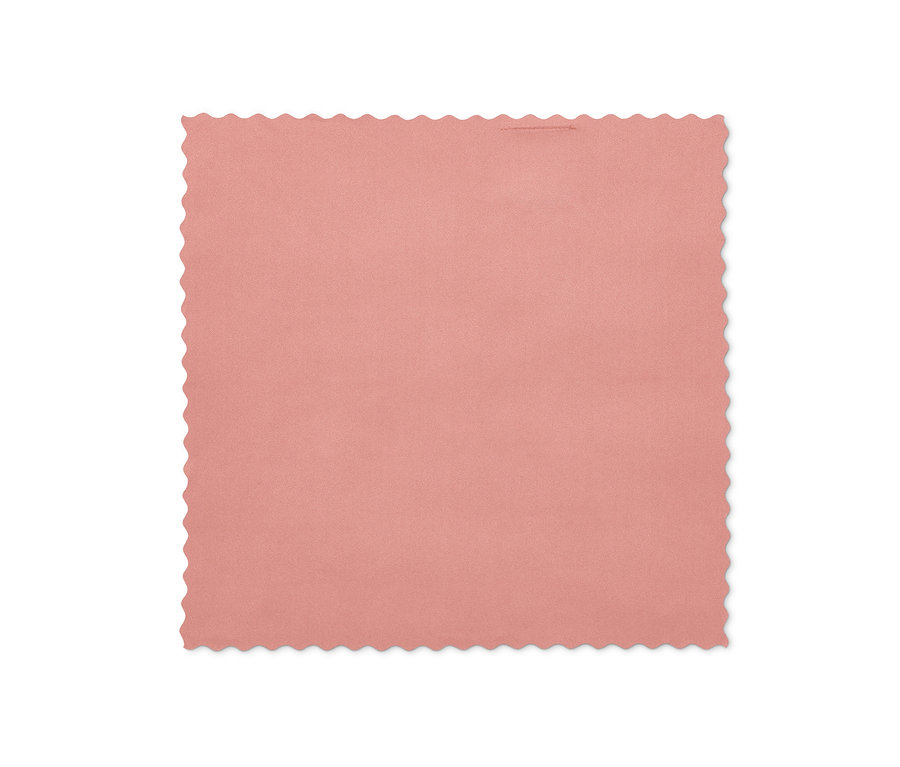 Ein rosa Outdoor-Handtuch mit gewellten Rändern.