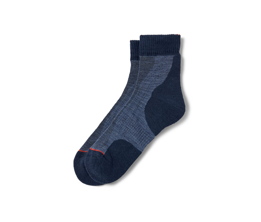 Zwei Paar Outdoorsocken.