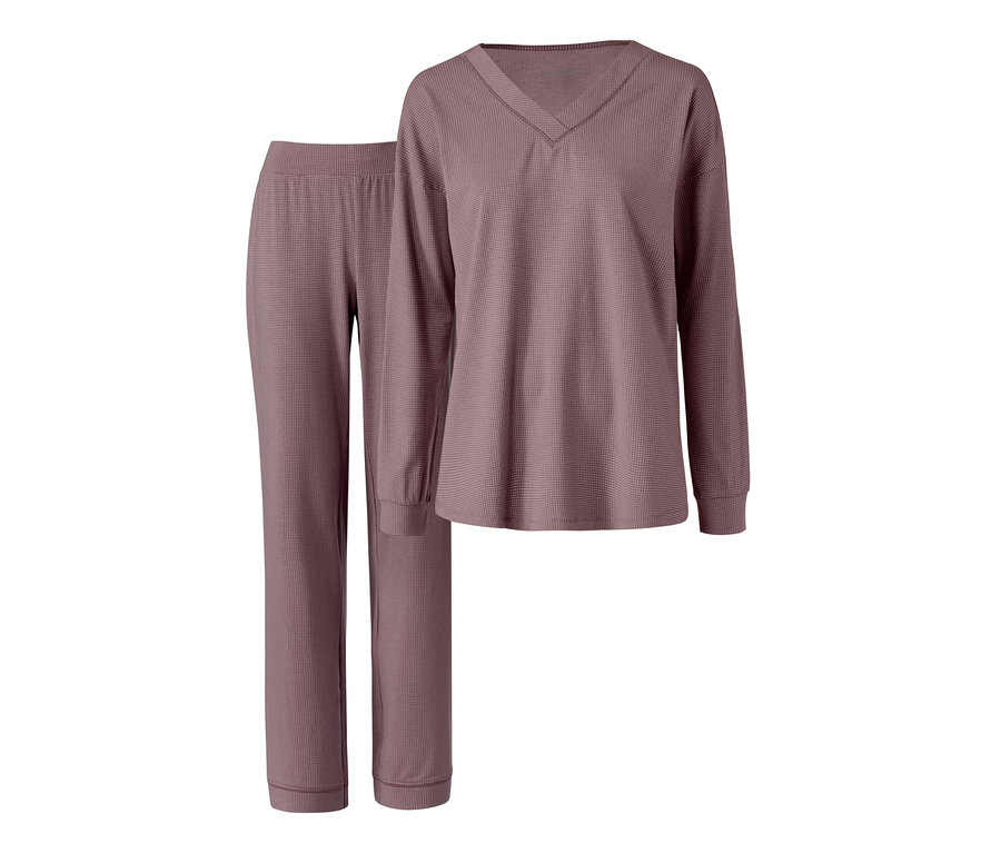 Lila Pyjama mit langen Ärmeln und Hosen.