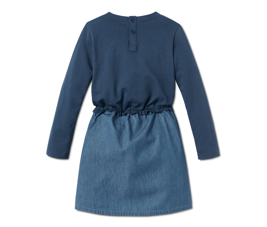 Blaues Kleid mit langen Ärmeln und Jeansrock.