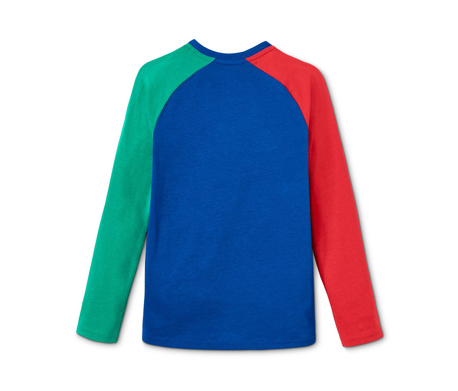 Blaues Pyjama-Oberteil mit roten und grünen Ärmeln.