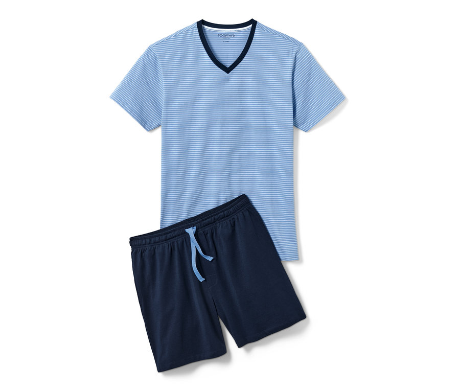 Ein blau-gestreifter Shorty-Pyjama mit dunkelblauen Shorts.