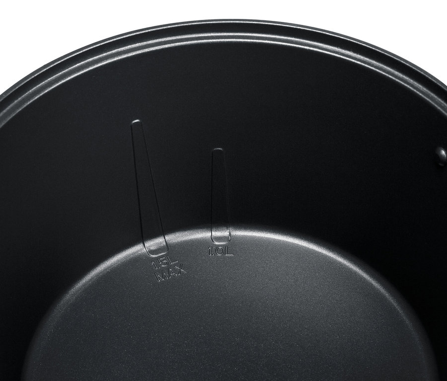 Innenansicht eines schwarzen Fonduetopfes mit 1,5L MAX- und 1,0L-Markierungen.