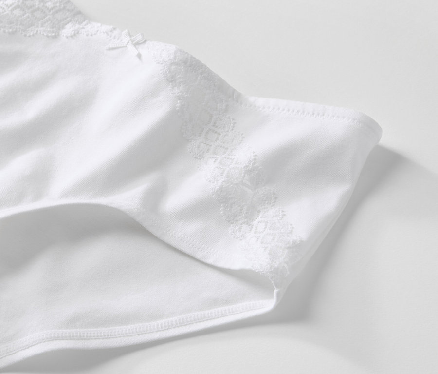 Detailaufnahme von weißen 2 Pantys.
